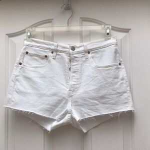NWT Levi’s White High-Rise Denim Shorts